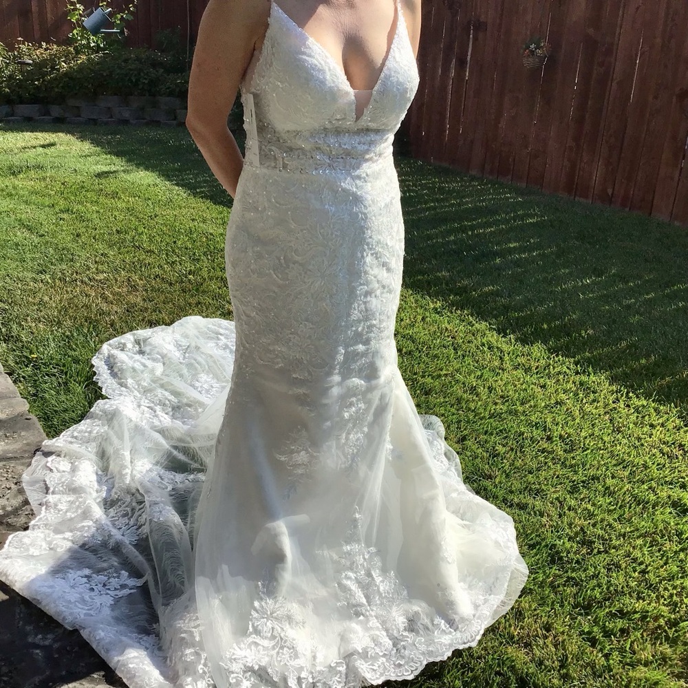 NWT WEAR YOUR LOVE WEDDING GOWN DRESS Beaded straps.‎  Size 8/10